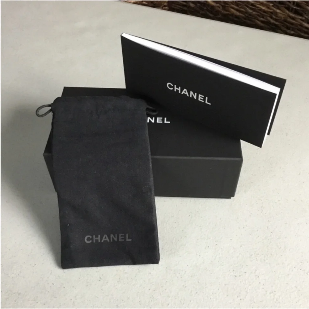 CHANEL SMALL BOX TOP LID LOGO PRINTED WITH DUST BAG LOGO PRINTED BOOK ATTACH